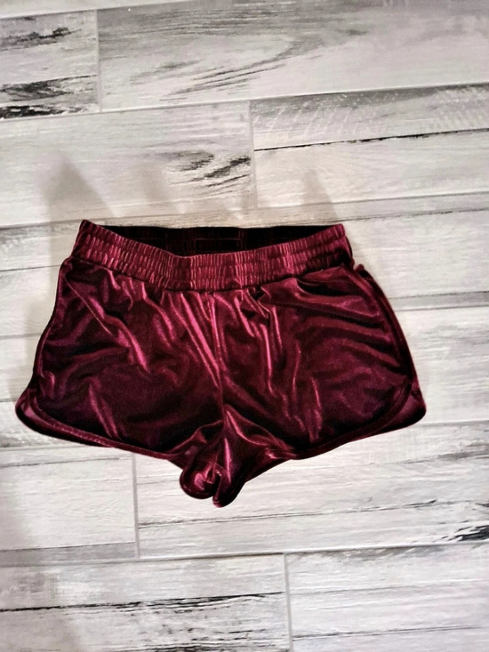 Mossimo Supply Co. Athletic Shorts in Burgundy Size Medium Like New